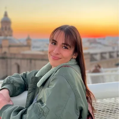 Leslie — présidente du Sunny Comedy Club, spécialiste événementiel culturel et tourisme